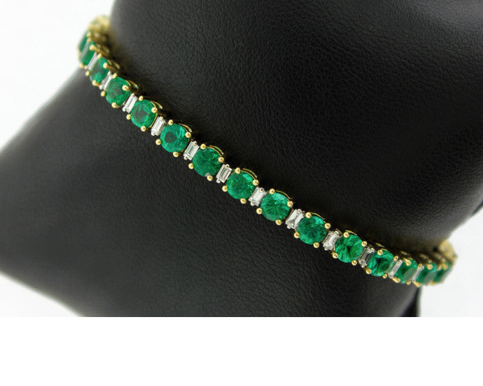 emerald bracelet, emerald birthstone, emerald jewelry, emerald gemstone, emerald and diamonds, emerald tennis bracelet, tennis bracelet, green stone, green gemstone 